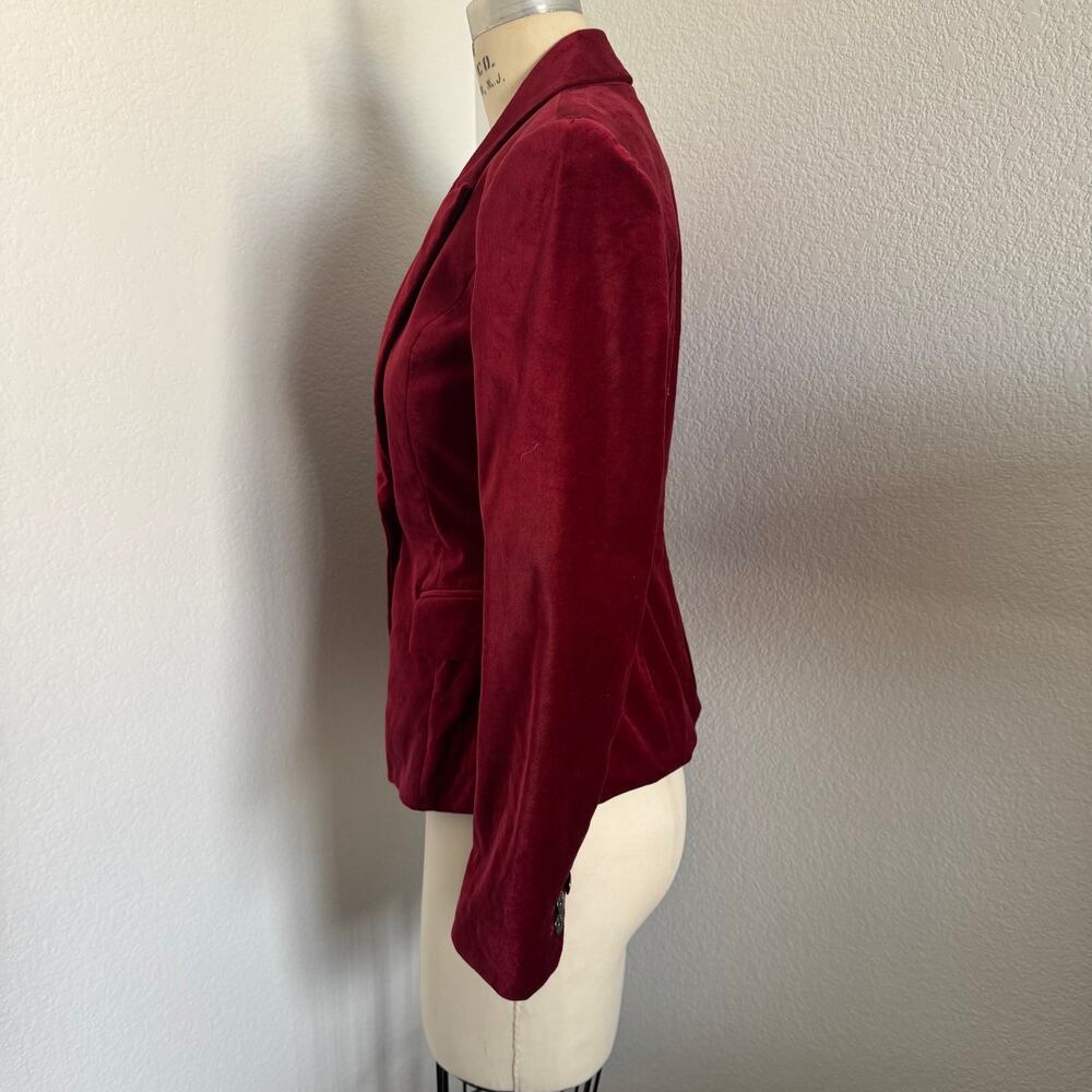 White House Black Market | Pre-Loved Red Velvet Blazer Size 00 - Picture 4 of 8